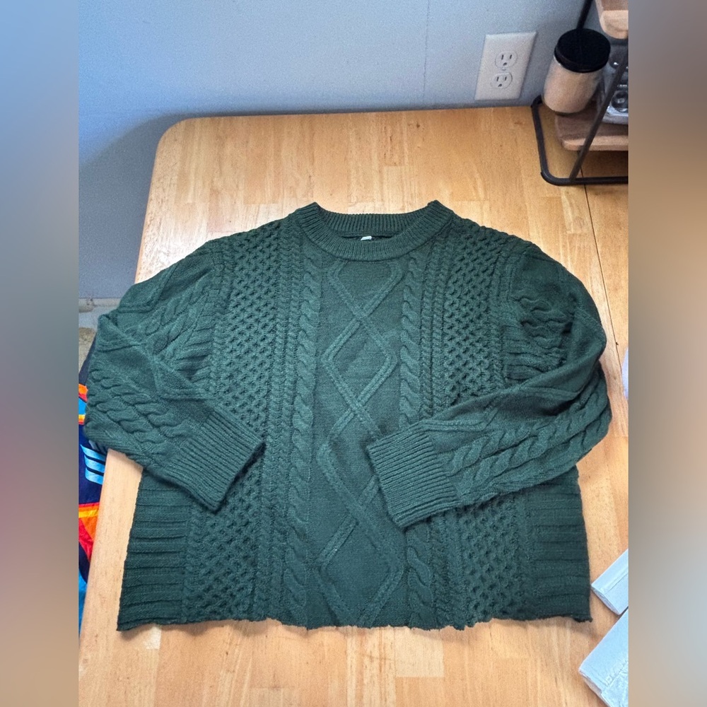 Size S Women's Green Cable Knit Sweater